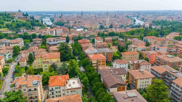 appartamento in vendita a Verona in zona Valdonega