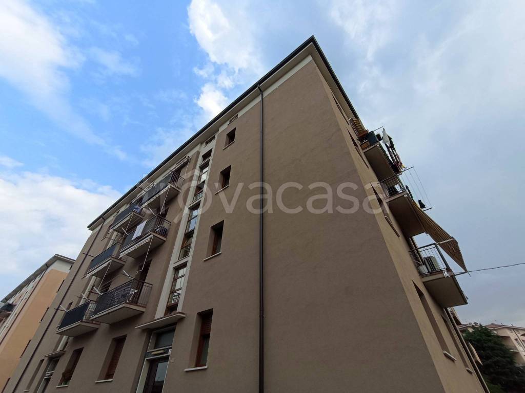 appartamento in vendita a Verona in zona Borgo Roma