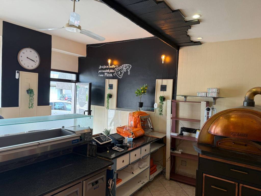 negozio in vendita a Verona in zona Borgo Roma