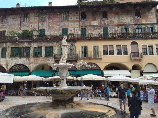 negozio in vendita a Verona in zona Centro Storico