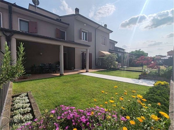 casa indipendente in vendita a Verona in zona Cadidavid