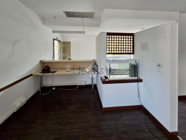 ufficio in vendita a Verona in zona San Massimo all'Adige