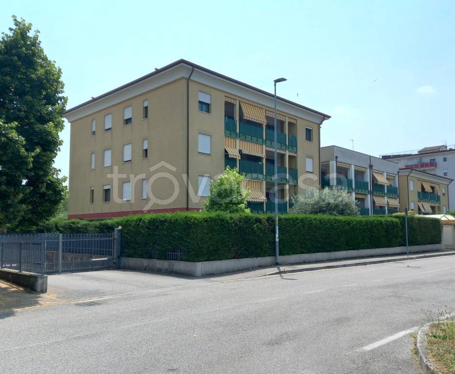 appartamento in vendita a Verona in zona Borgo Roma