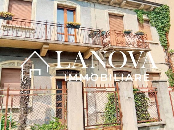 casa indipendente in vendita a Verona in zona Santa Lucia