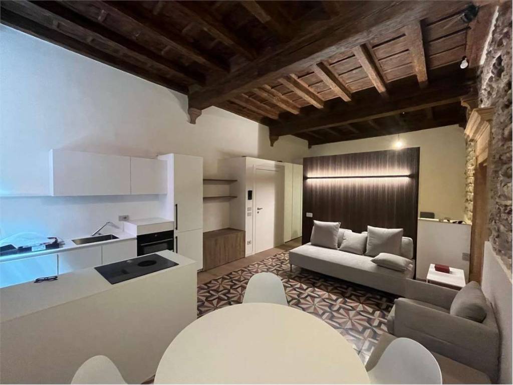 appartamento in vendita a Verona in zona Centro Storico