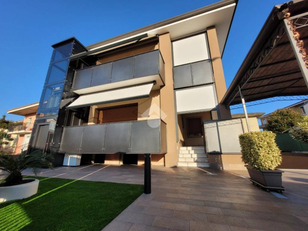 casa indipendente in vendita a Verona in zona Borgo Roma