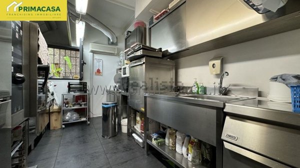 negozio in vendita a Verona in zona Porto Crencano