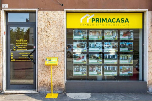 locale commerciale in vendita a Verona in zona San Massimo all'Adige