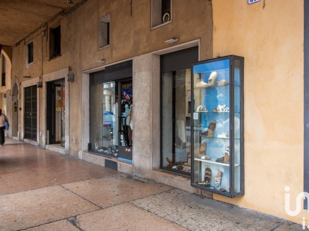 ufficio in vendita a Verona in zona Centro Storico