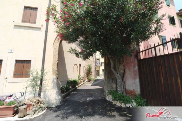 casa indipendente in vendita a Verona in zona Quinzano