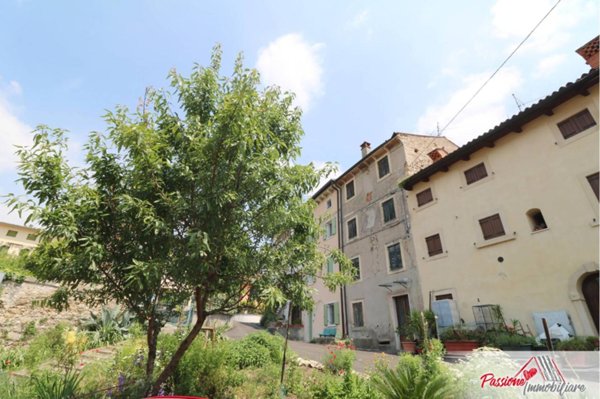 casa indipendente in vendita a Verona in zona Quinzano