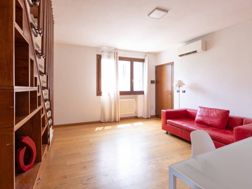 appartamento in vendita a Verona in zona Borgo Roma