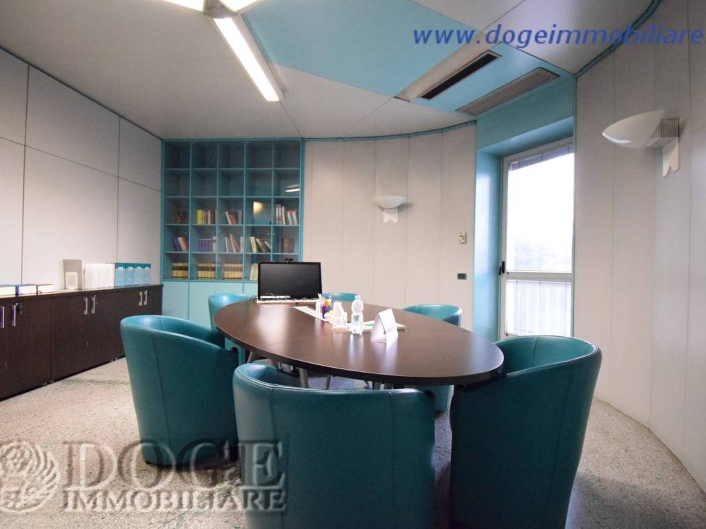 ufficio in vendita a Verona in zona Cittadella