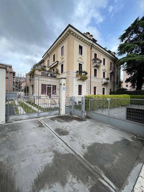 appartamento in vendita a Verona in zona Valdonega