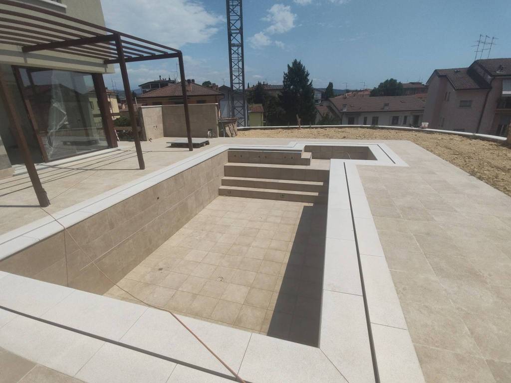 casa indipendente in vendita a Verona in zona Avesa