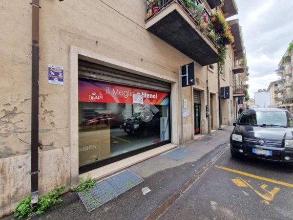 negozio in vendita a Verona in zona Borgo Venezia / Borgo Trieste
