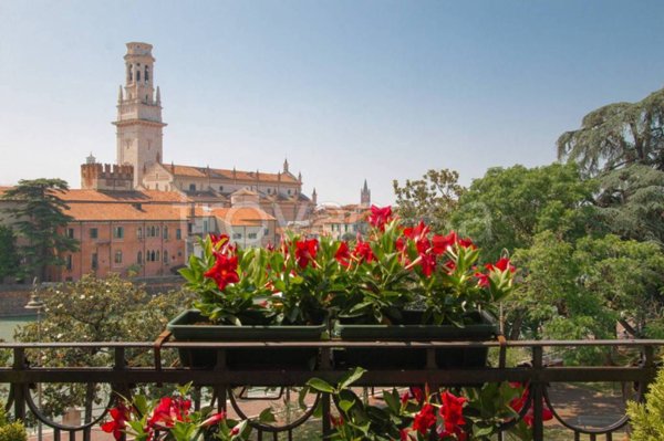 appartamento in vendita a Verona in zona Veronetta