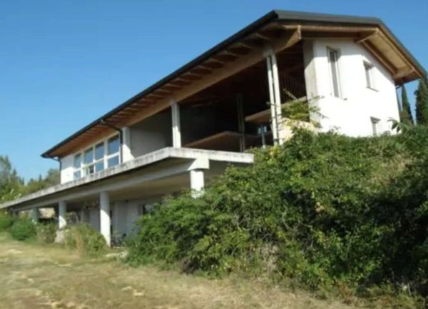 casa indipendente in vendita a Verona