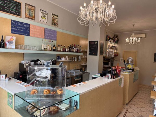 negozio in vendita a Verona in zona Porto Crencano