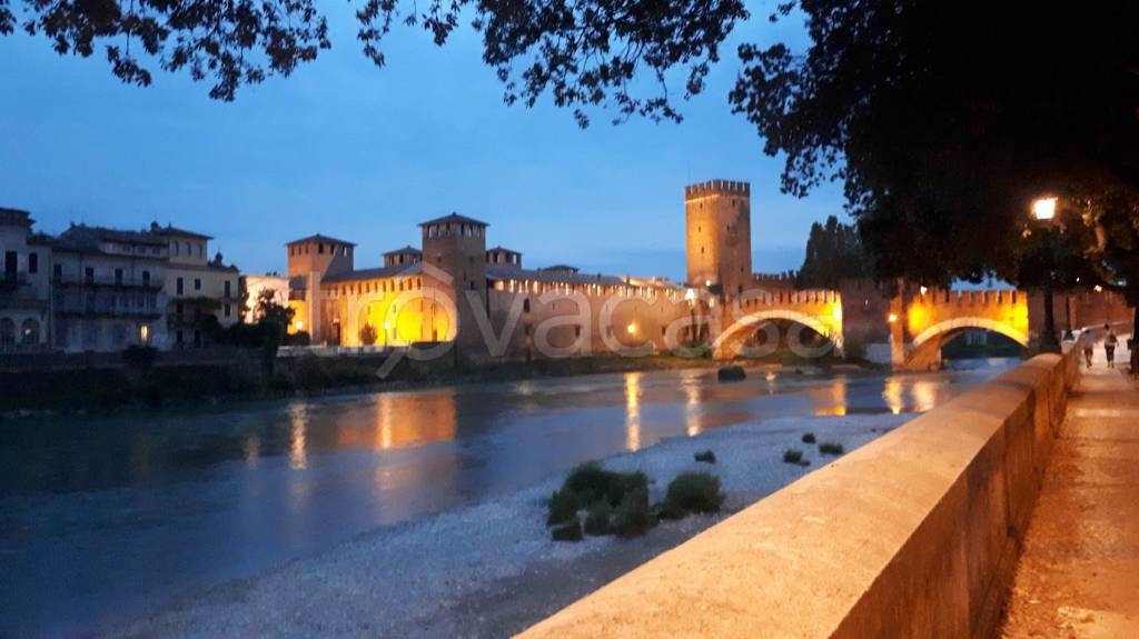 appartamento in vendita a Verona in zona Centro Storico