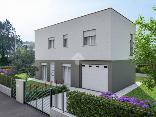 casa indipendente in vendita a Verona in zona Santa Lucia