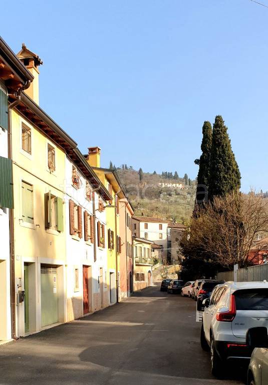 appartamento in vendita a Verona in zona Avesa