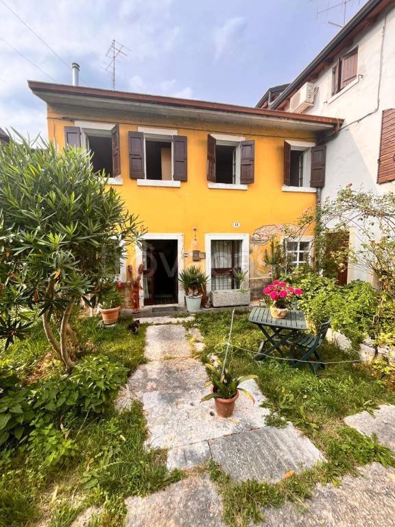 casa indipendente in vendita a Verona