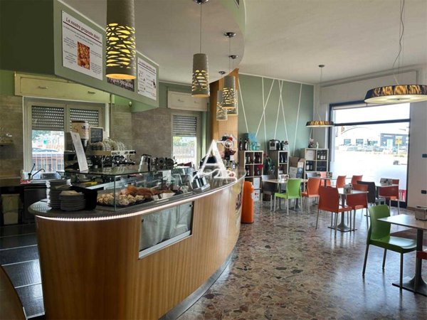 negozio in vendita a Verona in zona Borgo Roma