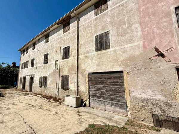 casa indipendente in vendita a Verona in zona Avesa