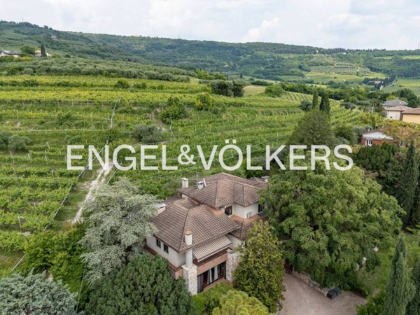 casa indipendente in vendita a Verona in zona Centro Storico