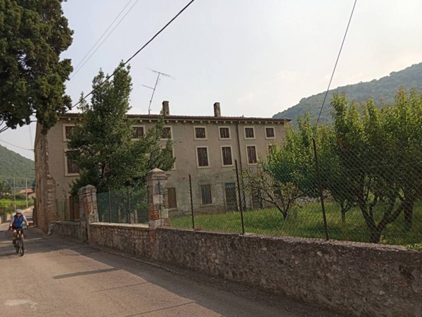 casa indipendente in vendita a Verona