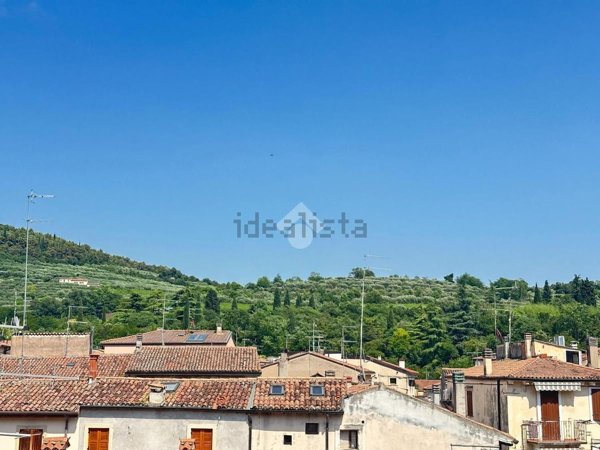 casa indipendente in vendita a Verona in zona Quinzano