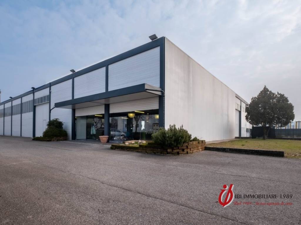 negozio in vendita a Verona in zona Golosine