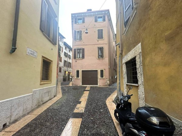 appartamento in vendita a Verona in zona Centro Storico