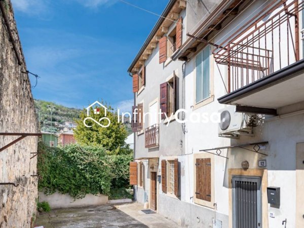 casa indipendente in vendita a Verona in zona Quinzano