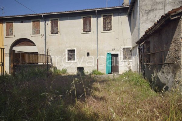 casa indipendente in vendita a Verona in zona Santa Lucia