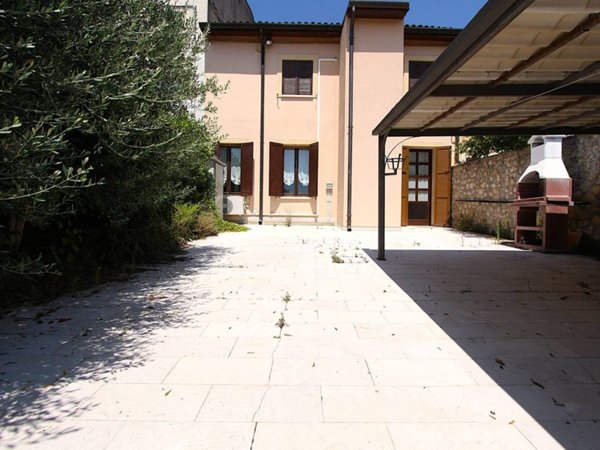 casa indipendente in vendita a Verona