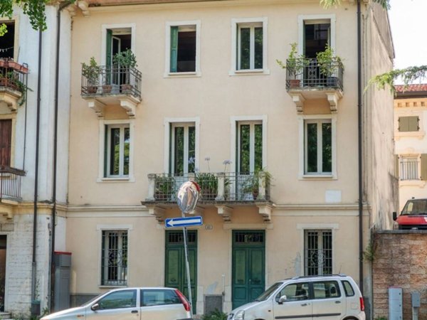 intera palazzina in vendita a Verona in zona Avesa