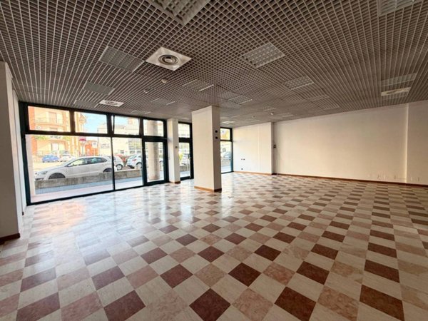 negozio in vendita a Verona in zona Golosine