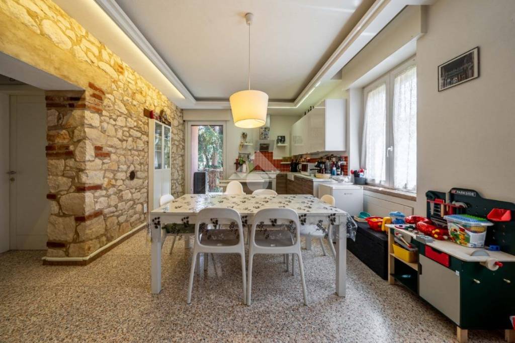 appartamento in vendita a Verona in zona San Zeno