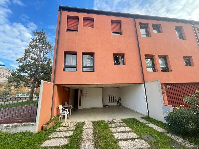 casa indipendente in vendita a Verona in zona Porto Crencano