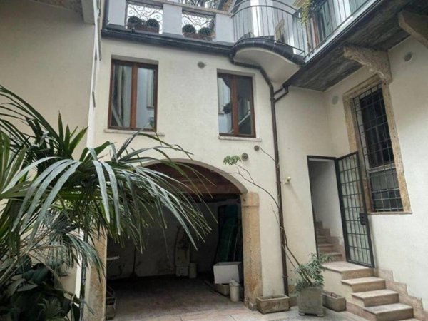 appartamento in vendita a Verona in zona Centro Storico