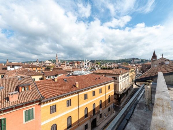 appartamento in vendita a Verona in zona Centro Storico