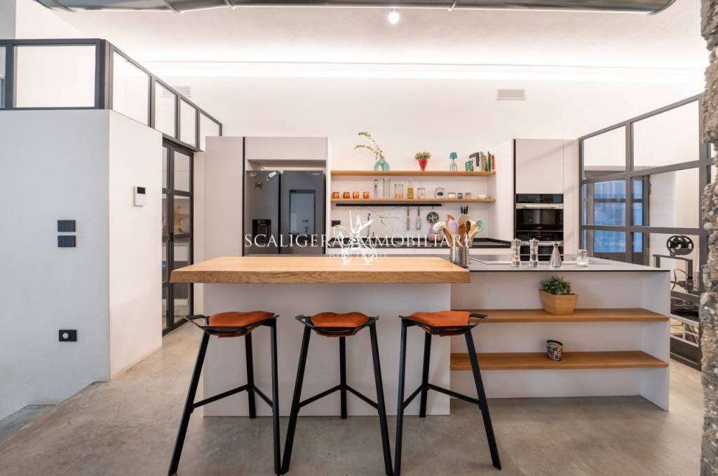 appartamento in vendita a Verona in zona Centro Storico