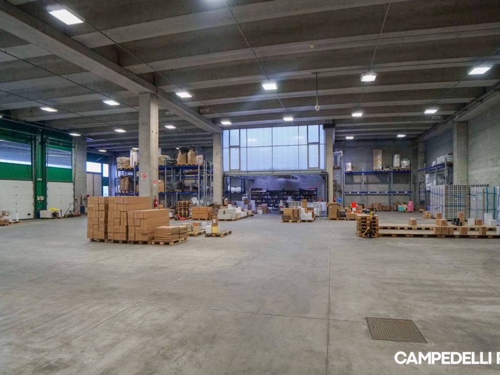 locale commerciale in vendita a Verona in zona Golosine