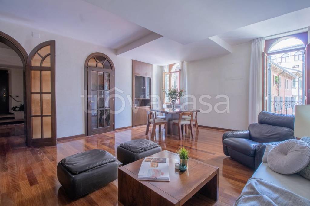 appartamento in vendita a Verona in zona Centro Storico