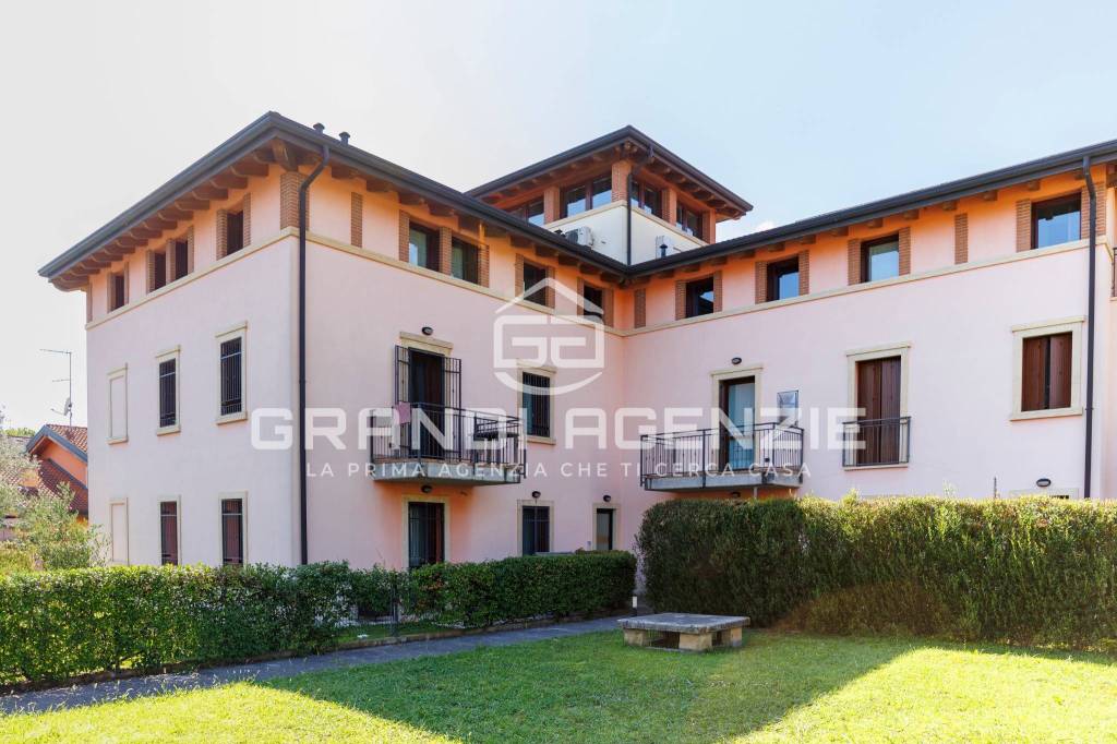 appartamento in vendita a Verona in zona Parona di Valpolicella