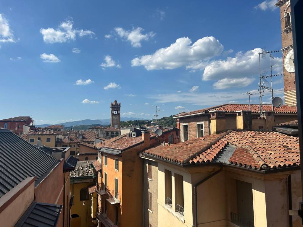 appartamento in vendita a Verona in zona Centro Storico