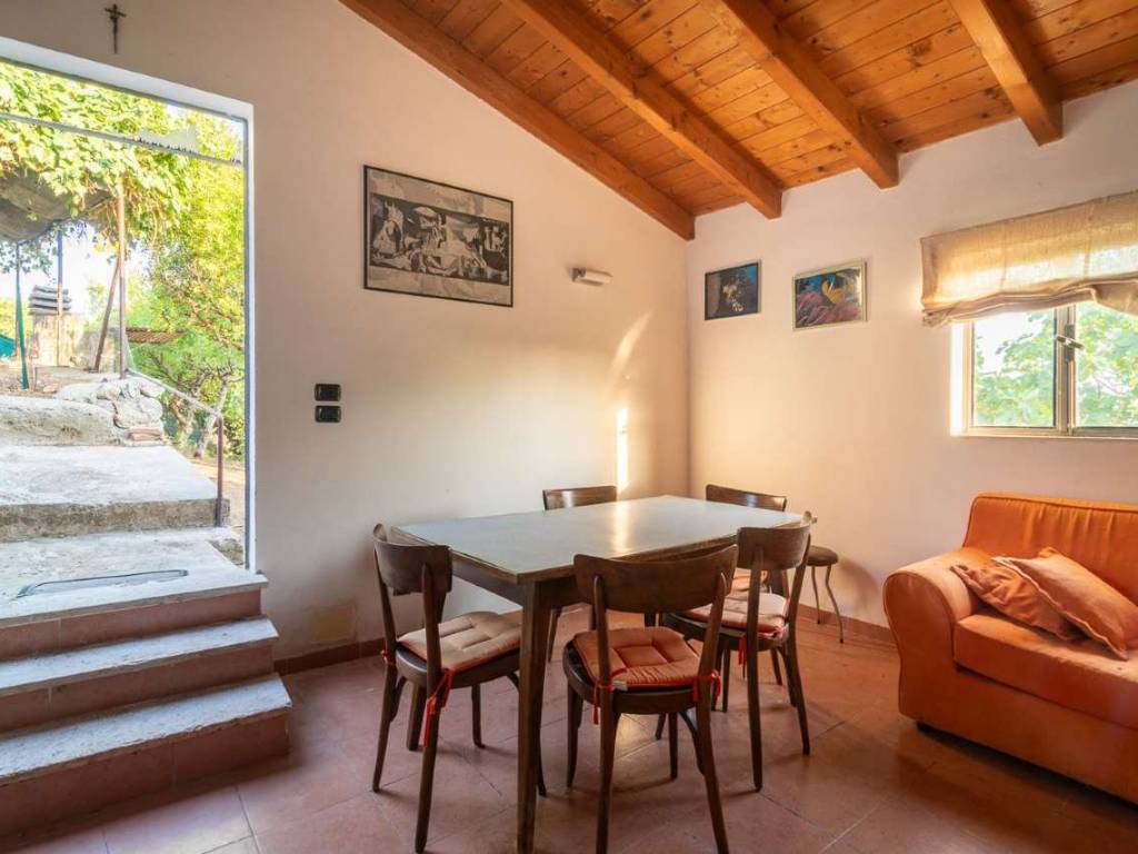 casa indipendente in vendita a Verona in zona Quinzano