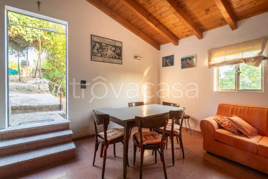 casa indipendente in vendita a Verona in zona Quinzano